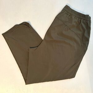 Lululemon Cropped Workout Athletic Pants Final Play Women’s 8 Stretch Capri